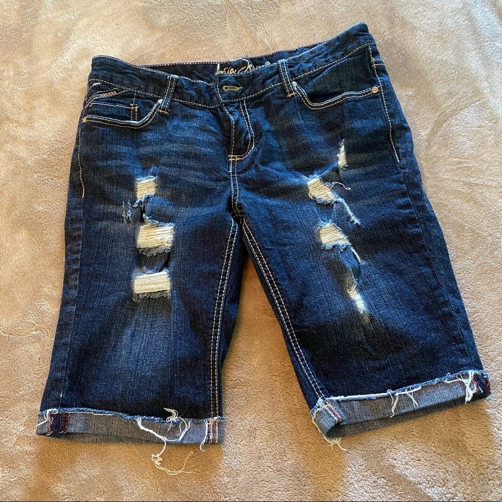 Ariya 9/10 Bermuda Shorts